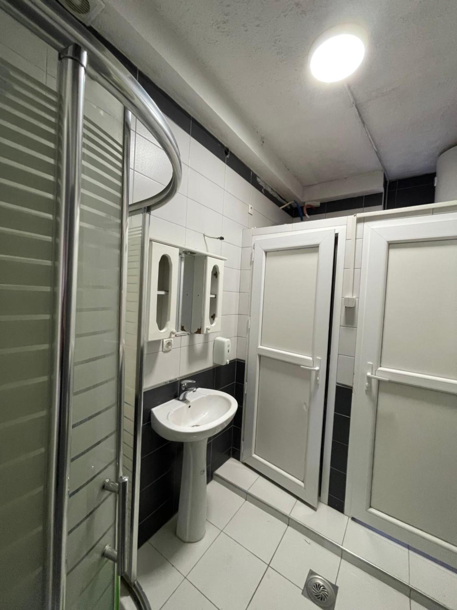 Newborn Comfort Hostel The Biggest Hostel Of Town With Best Location Priştine Dış mekan fotoğraf