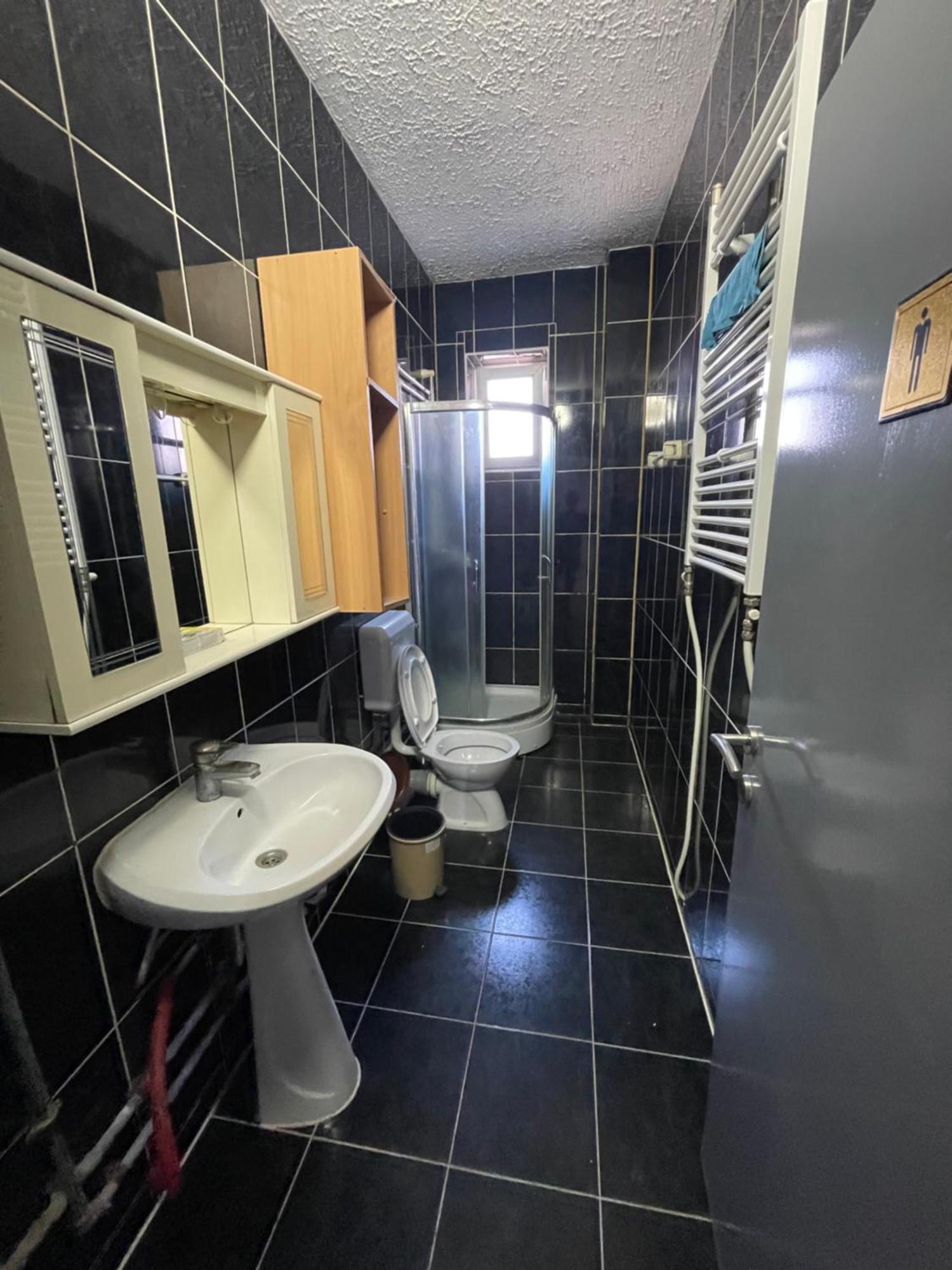 Newborn Comfort Hostel The Biggest Hostel Of Town With Best Location Priştine Dış mekan fotoğraf