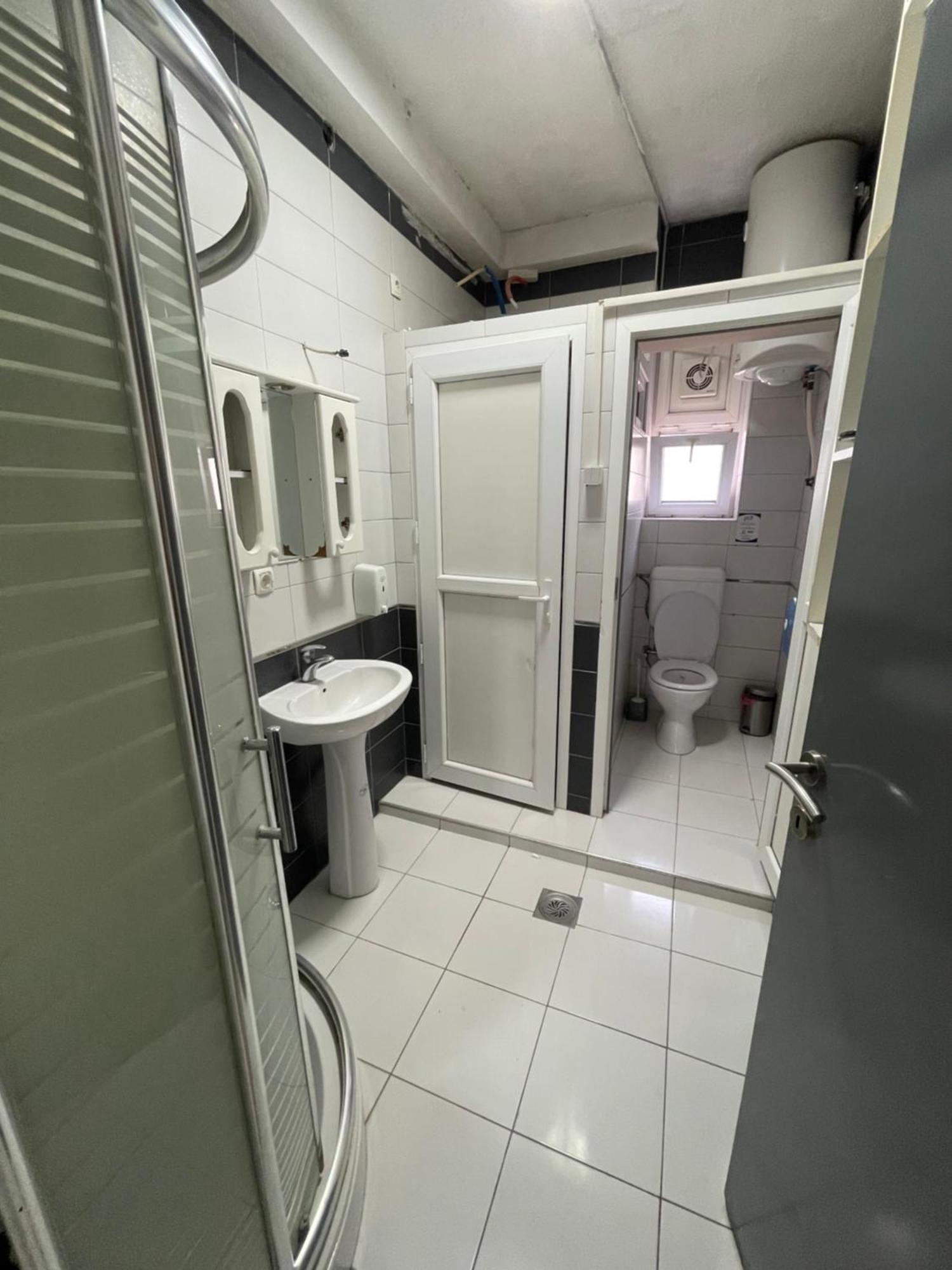 Newborn Comfort Hostel The Biggest Hostel Of Town With Best Location Priştine Dış mekan fotoğraf